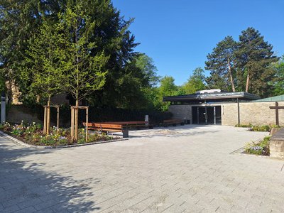 Fertigstellung Neugestaltung Vorplatz und Wegesanierung Friedhof Gundelsheim